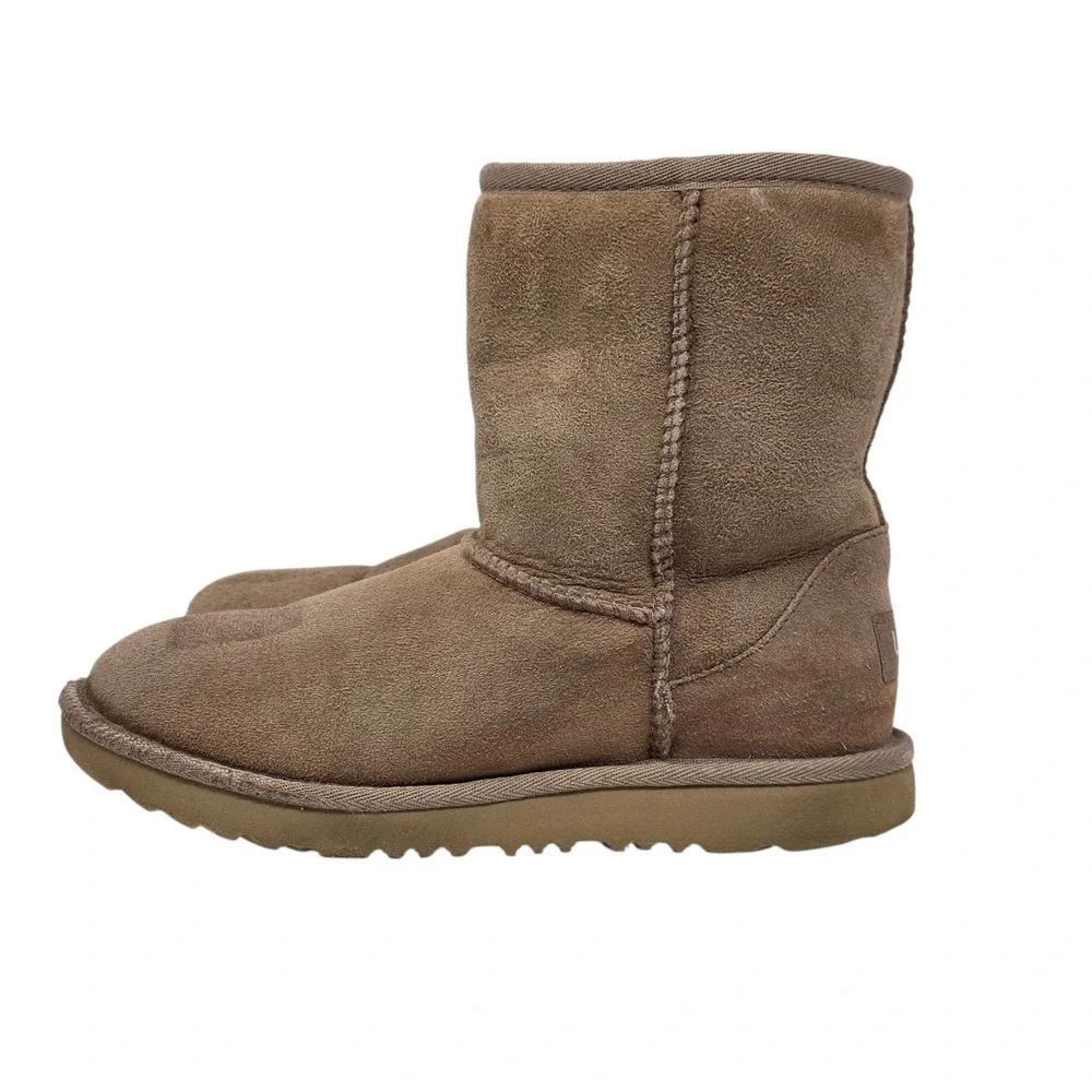 UGG Classic Short II‎ Burnt Cedar Suede Sheepskin Boots Size 4 Kids 5.5 Women